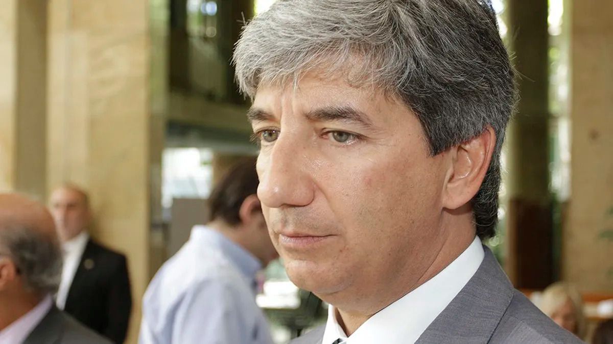 Walter Bento. Walter Bento.