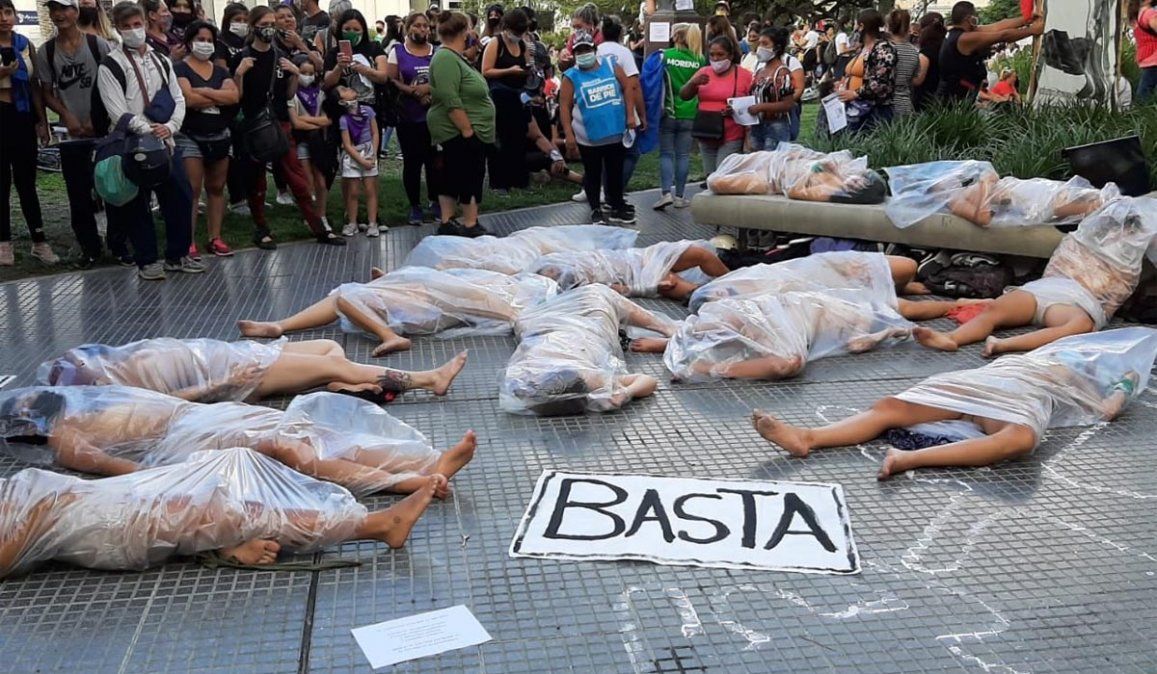 Vioencia de género. Fuertes imágenes en la marcha por el femicidio de Úrsula Bahillo.
