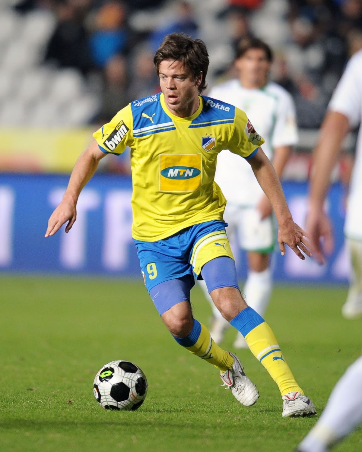 Esteban Solari jugando para el APOEL Nicosia. 