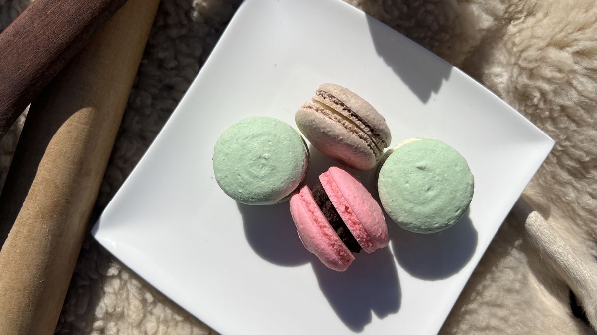 Cómo hacer Macarons rellenos de ganache de coco: la receta francesa fácil y riquísima en simples pasos