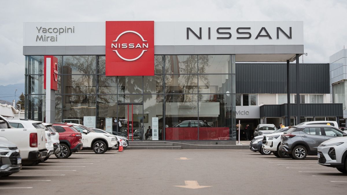 Nissan redefine su operación: la automotriz japonesa transferirá la distribución de vehículos a los grupos SIMPA y Tagle antes de fin de 2026. Nissan redefine su operación: la automotriz japonesa transferirá la distribución de vehículos a los grupos SIMPA y Tagle antes de fin de 2026.