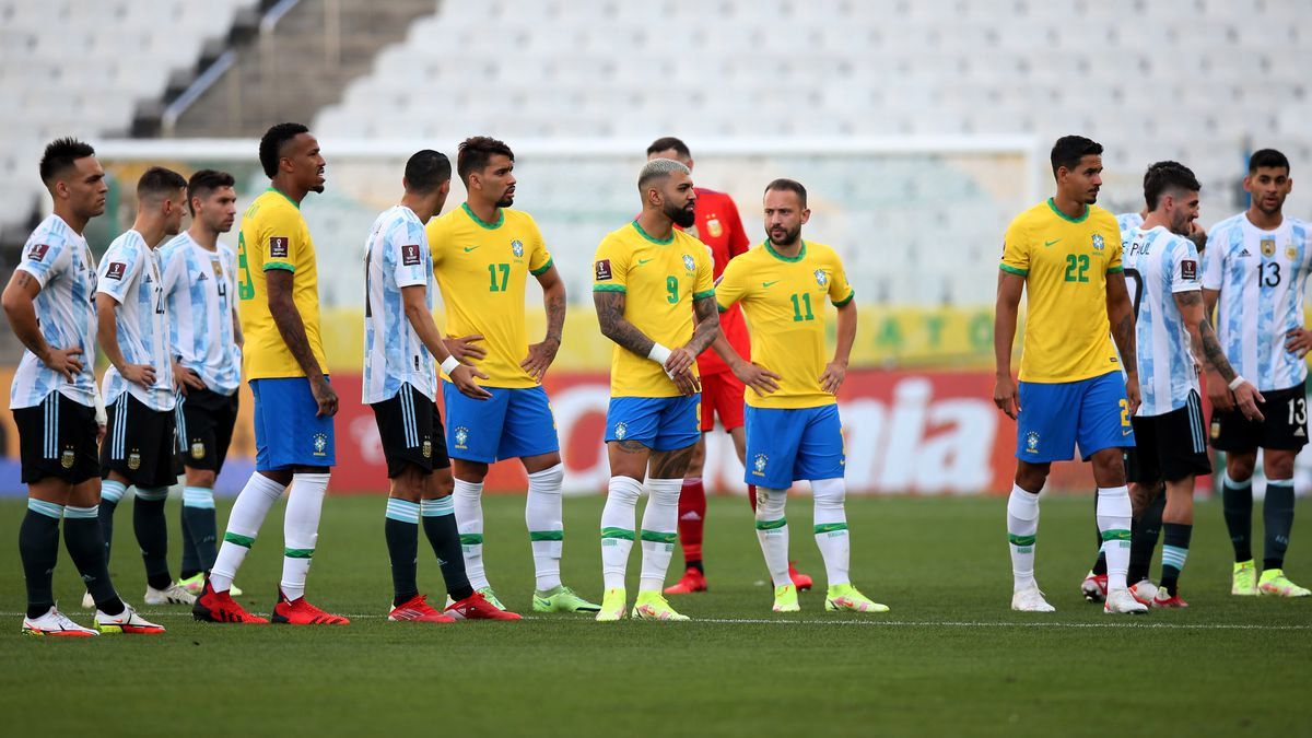 Argentina y Brasil aún deben completar el partido suspendido por Eliminatorias.