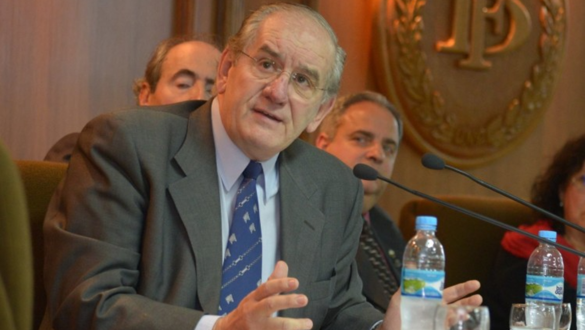 Duch era representante del claustro docente en el Consejo Superior.