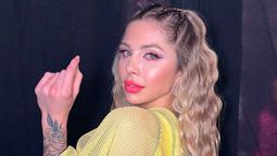 Romina Malaspina paraliza la Navidad con su look off-white: corpiñito a la vista y más