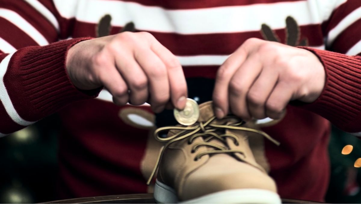 Colocar una moneda adentro del zapato en Navidad: por qué recomiendan hacerlo
