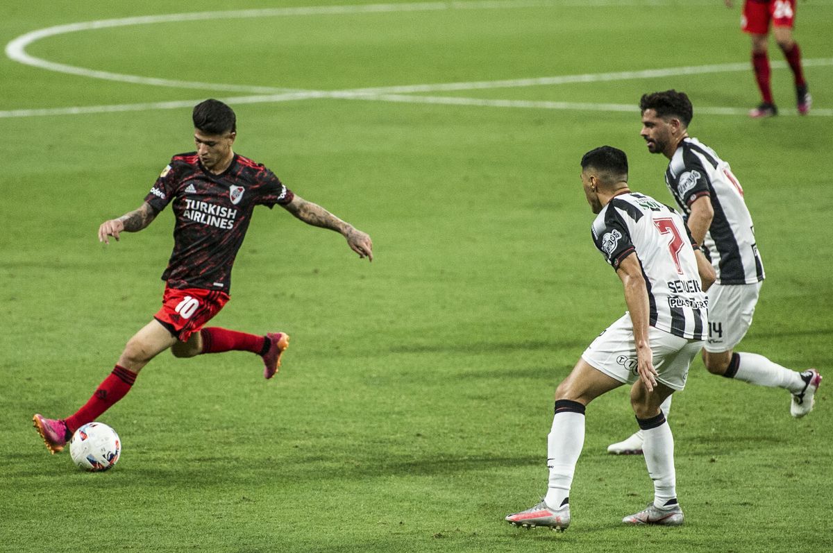 Carrascal hizo el primer gol de River ante Central Córdoba.