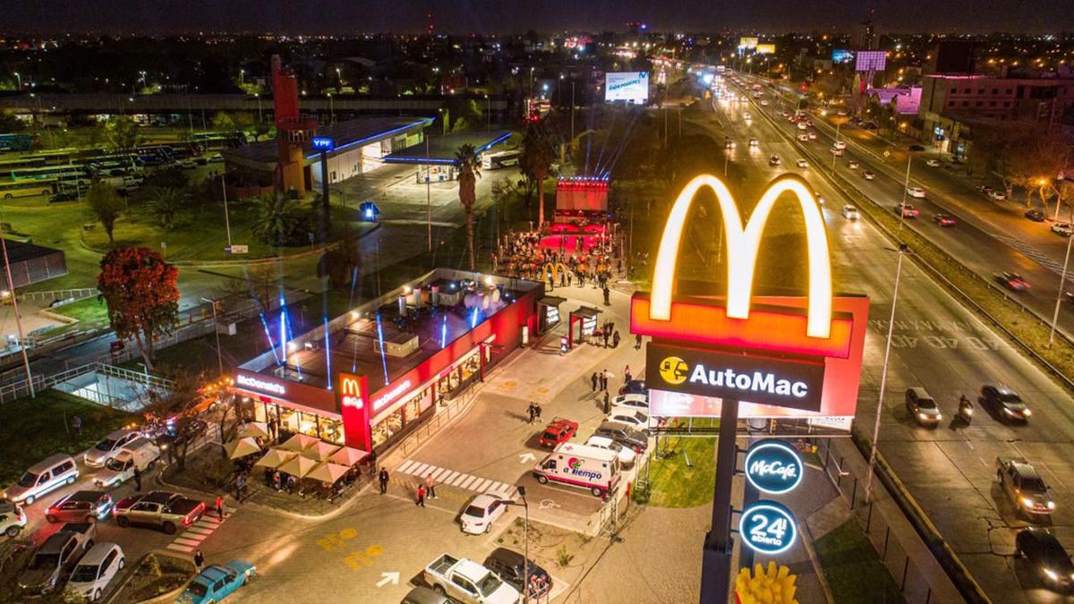 El nuevo McDonalds de Guaymallén tiene 340m2 cubiertos y espacio interior para 98 clientes. 