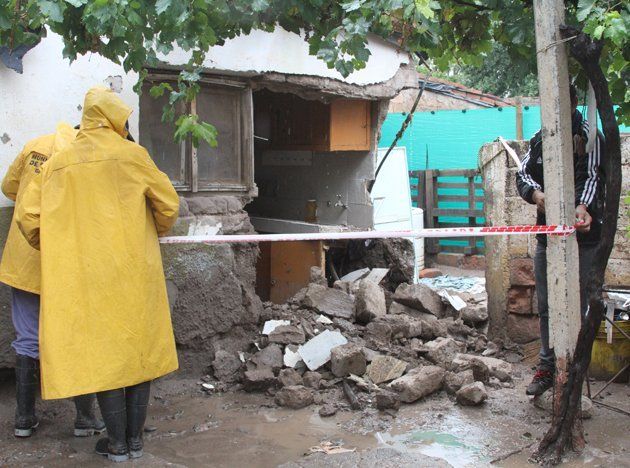 Familias autoevacuadas y casas con problemas por la persistente lluvia