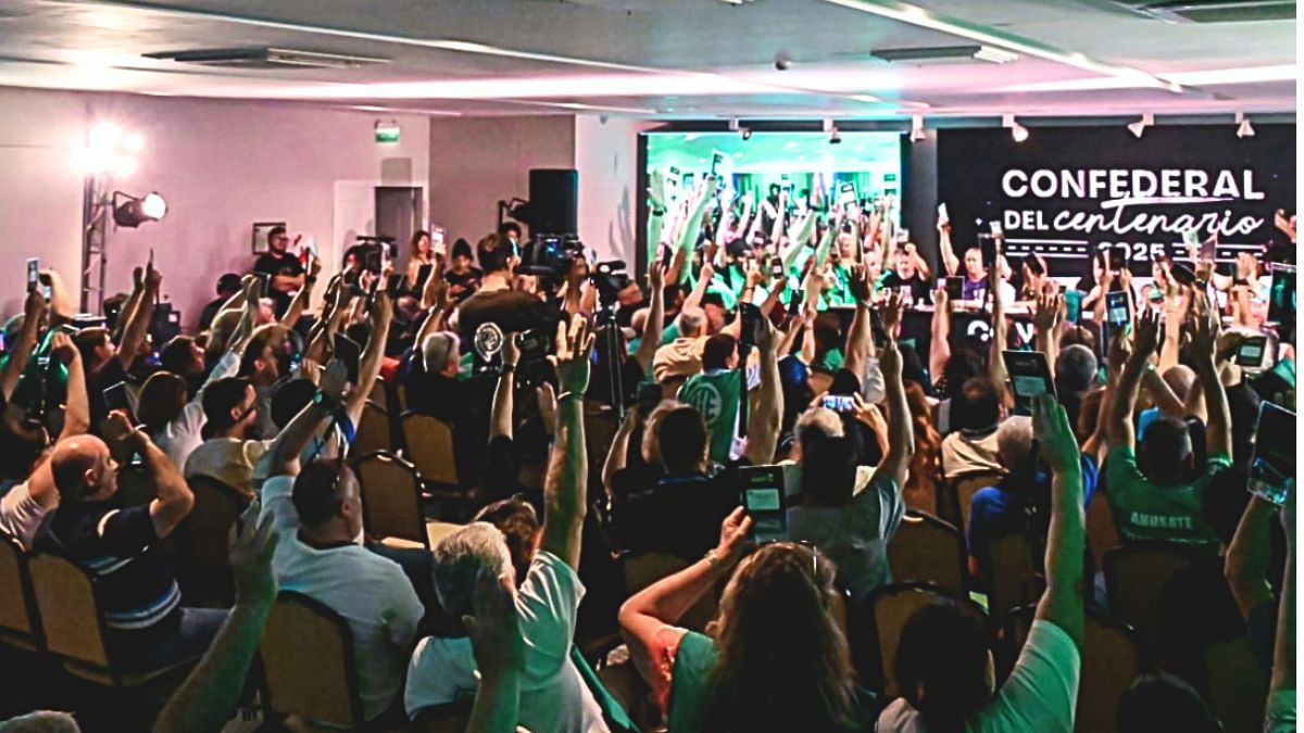 La Asamblea de ATE votó el paro nacional de los estatales. La Asamblea de ATE votó el paro nacional de los estatales.