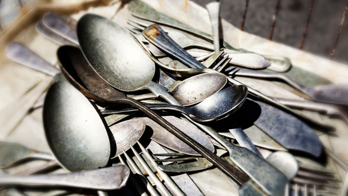 Dile adiós a las manchas oxidadas de los cubiertos de la cocina en pocos minutos