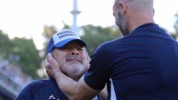 Diego Maradona se emocionó hasta las lágrimas