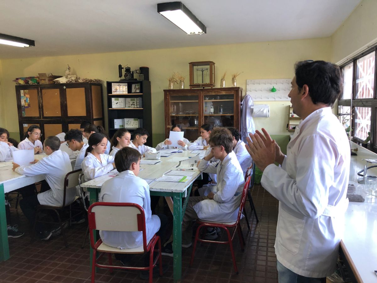 El bono extra para el 100% de los docentes mendocinos se pagará por única vez, según la disposición de la DGE. El bono extra para el 100% de los docentes mendocinos se pagará por única vez, según la disposición de la DGE.