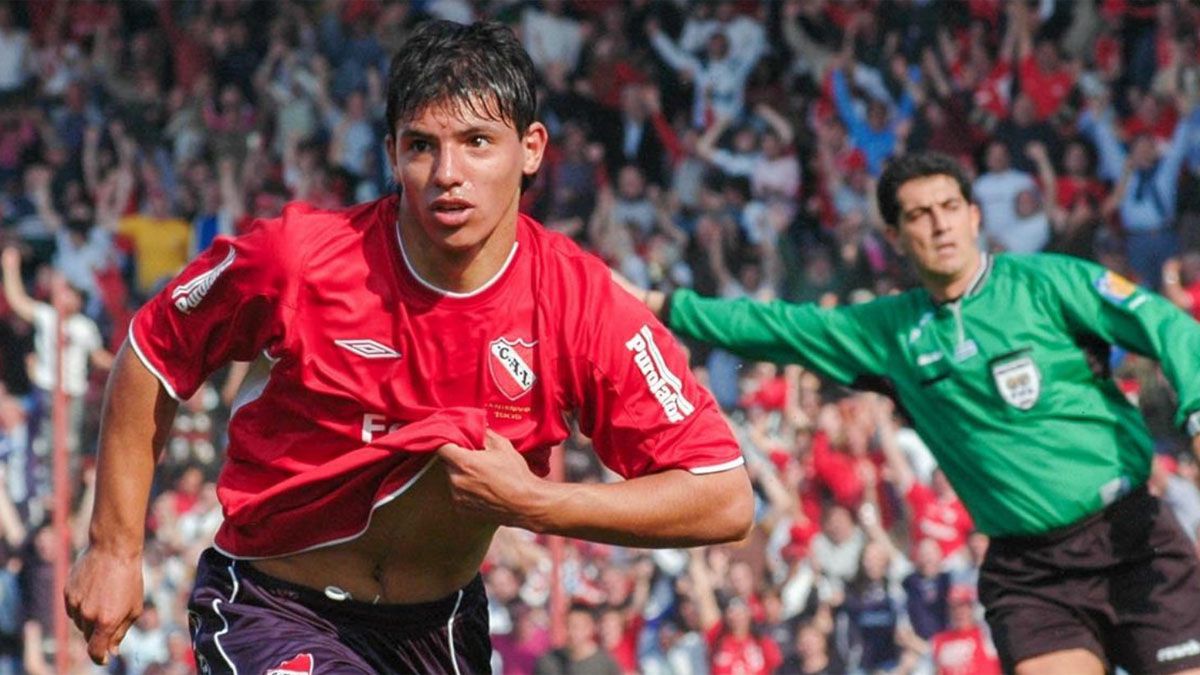 Agüero con la camiseta de Independiente de Avellaneda