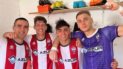 Francisco Politino está muy feliz en el Mercadal, de la tercera división de España. Es el penúltimo de la foto.