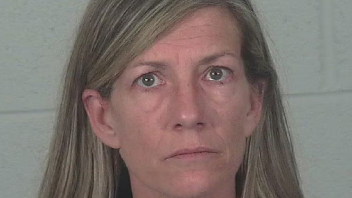 La docente secundaria de 49 años que se encuentra bajo investigación por dejar gomitas de marihuana al alcance de los alumnos.