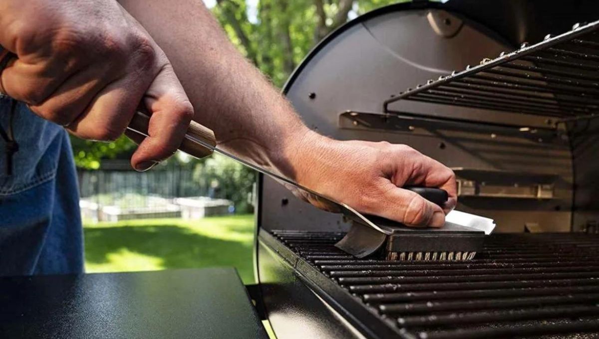 Dile adiós a la grasa y al óxido de la parrilla con este increíble truco de limpieza