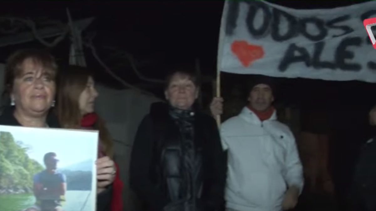 El caso del mendocino Alejo Arias trascendió los límites de Rivadavia y Mendoza. Este lunes por la noche se hizo una marcha pidiendo justicia. El caso del mendocino Alejo Arias trascendió los límites de Rivadavia y Mendoza. Este lunes por la noche se hizo una marcha pidiendo justicia.