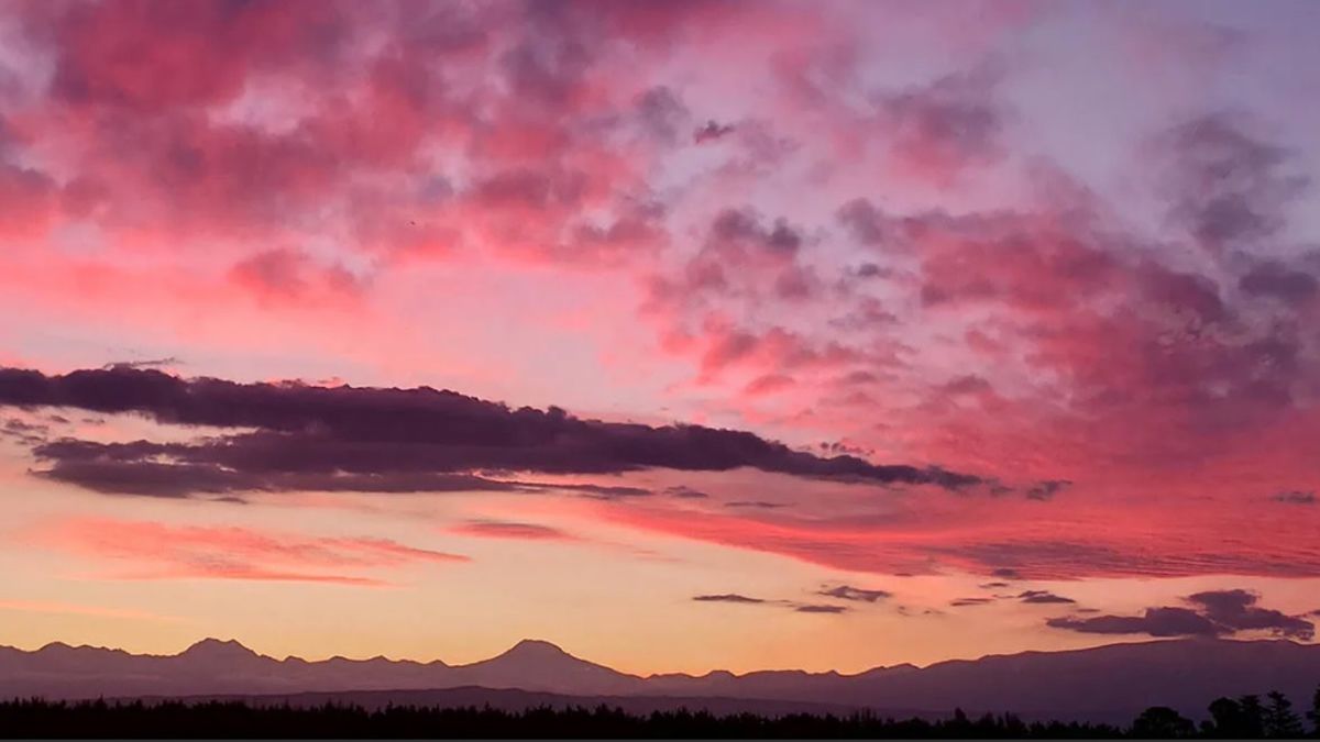 Los atardeceres rojos de Mendoza son un cl&aacute;sico de enero. Imagen ilustrativa.