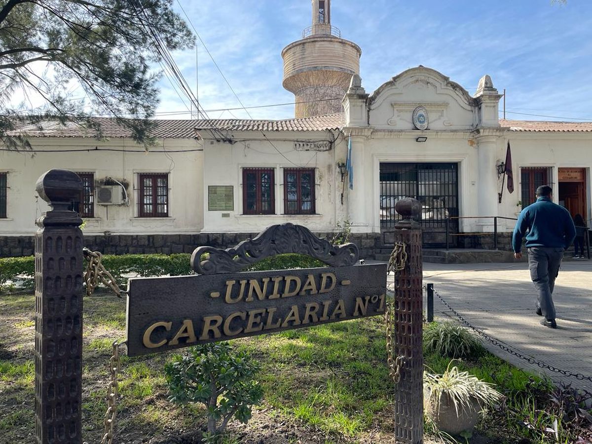 ¿Suicidio? Una joven agente penitenciaria de Salta se habría quitado la vida pero su entorno duda de la hipótesis del suicidio. ¿Suicidio? Una joven agente penitenciaria de Salta se habría quitado la vida pero su entorno duda de la hipótesis del suicidio. 