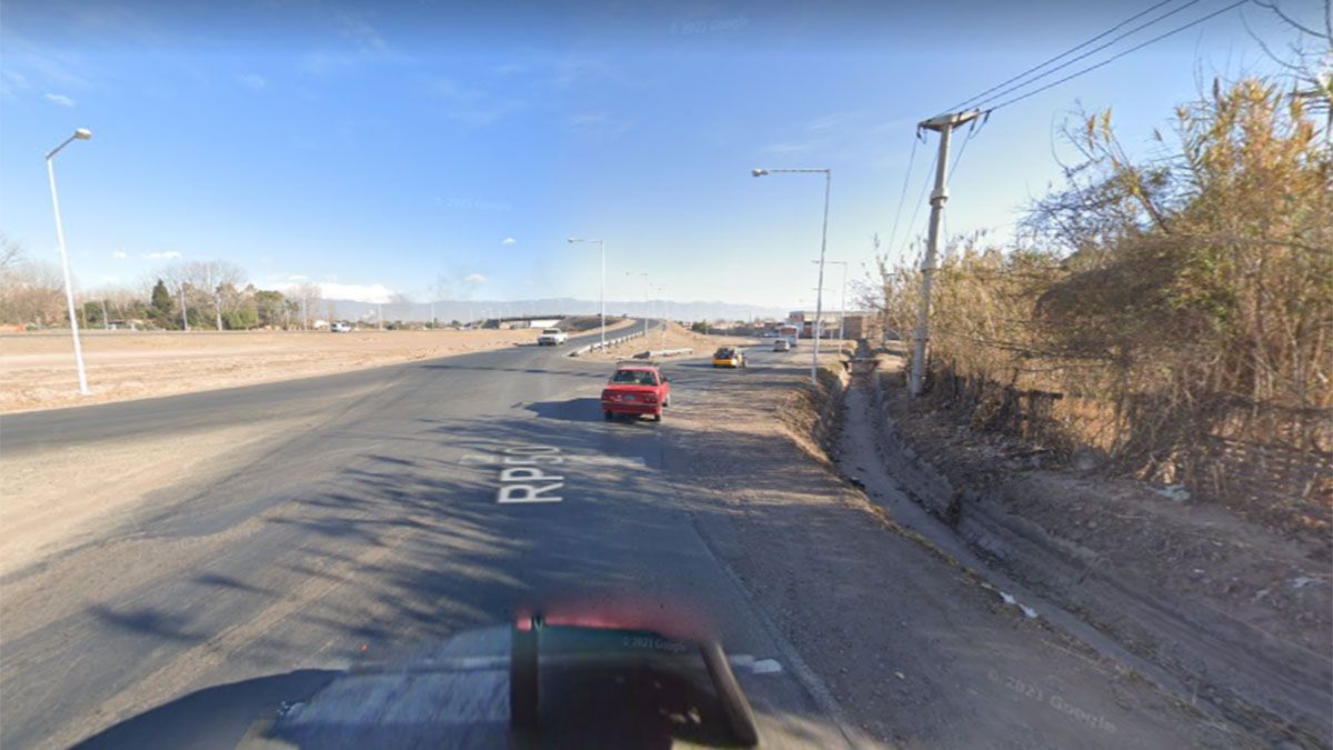 La mujer policía circulaba en su auto por Ruta 50 y la lateral Norte del Acceso Este, en Rodeo de la Cruz, Guaymallén. Iba a trabajar cuando fue atacada.