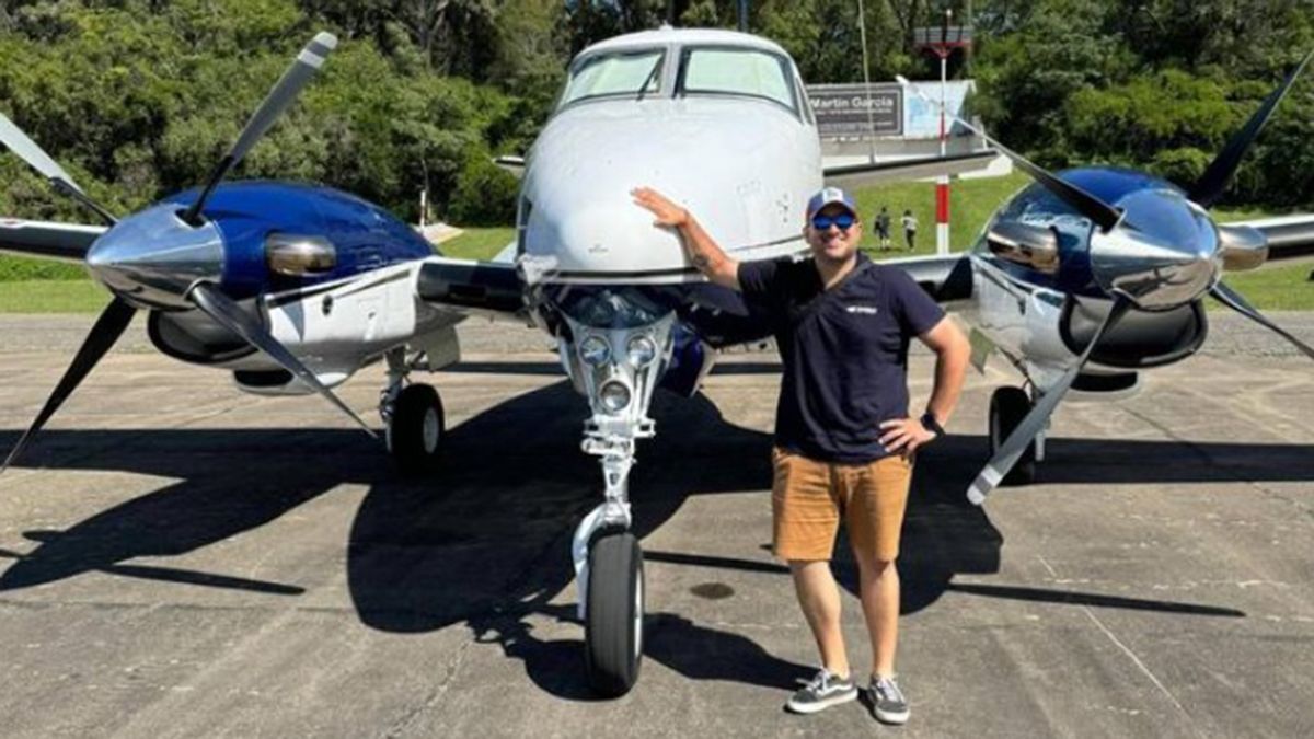 El piloto de la aeronave Mariano Latuf Zeballos, quien murió en el acto al estrellarse e incendiarse la avioneta en Bell Ville. El piloto de la aeronave Mariano Latuf Zeballos, quien murió en el acto al estrellarse e incendiarse la avioneta en Bell Ville.