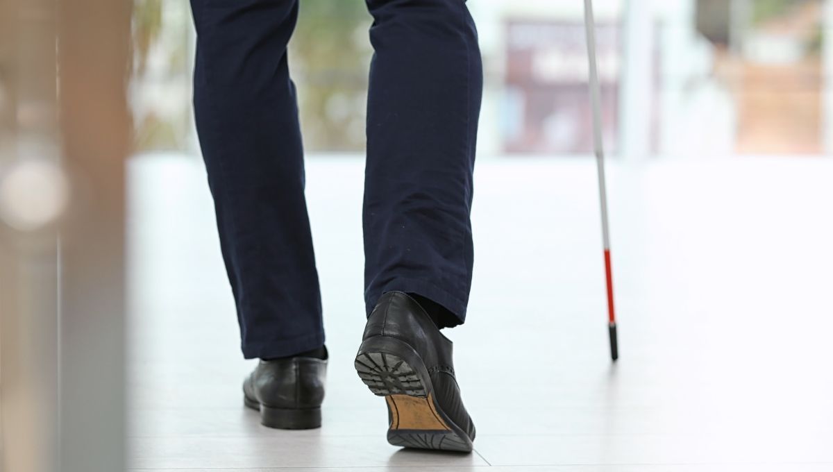 El abst&oacute;n rojo y blanco es utilizado por las personas con sordoceguera.&nbsp;