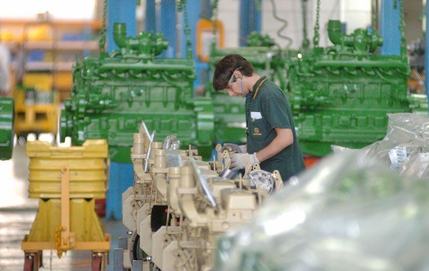 La tasa de empleo creció 0,4%, con más informalidad y menos trabajadores asalariados según INDEC