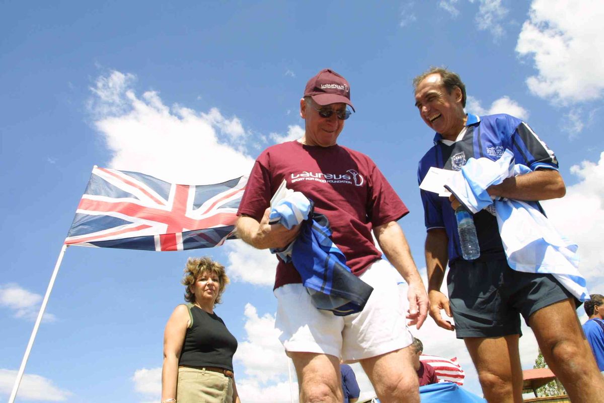 Charlton y la bandera británica en Mendoza Charlton y la bandera británica en Mendoza