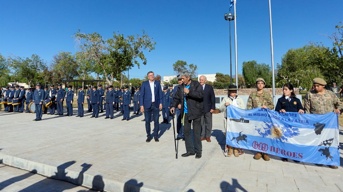 Daniel Orozco reinauguró la Plaza 2 de Abril durante el acto a los Veteranos y Caídos de Malvinas (Foto Gentileza Municipalidad de Las Heras).