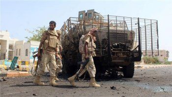 Al menos 50 muertos por un atentado suicida del Estado Islámico en un centro de reclutamiento en Yemen