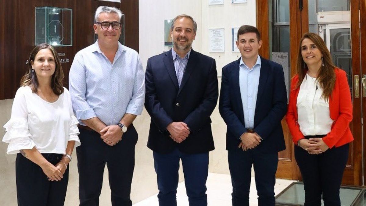 Dolores Alfonso, Cristian García, Matías Stevanato, Marcelo Guevara y Fernanda Lacoste.