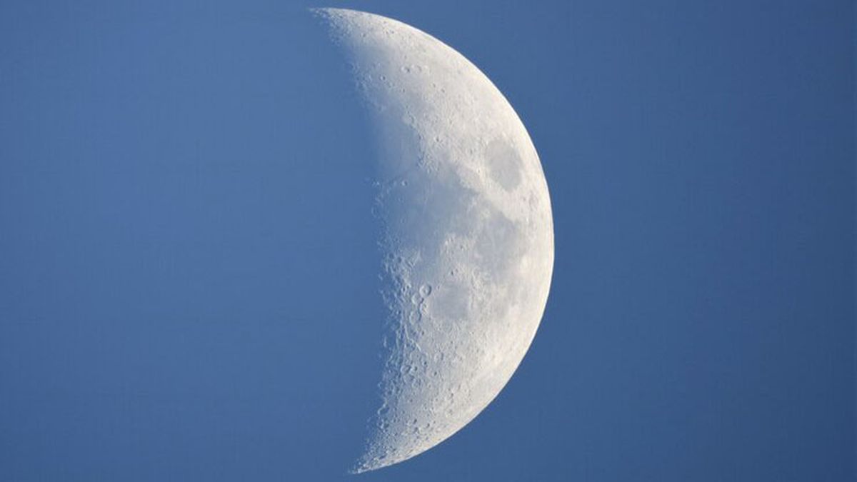 La NASA halló 600.000 millones de litros de agua en la Luna. La NASA halló 600.000 millones de litros de agua en la Luna.