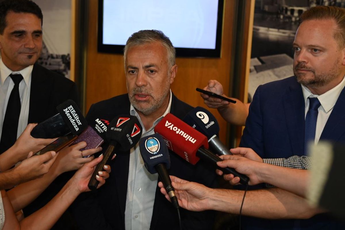 Alfredo Cornejo, desde IMPSA, dijo que no descarta que Mendoza también elimine las PASO. Alfredo Cornejo, desde IMPSA, dijo que no descarta que Mendoza también elimine las PASO.
