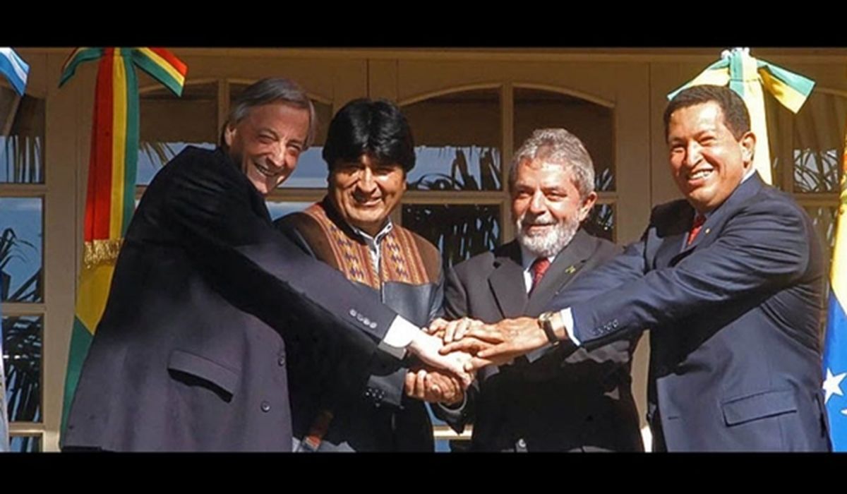Otros tiempos: Néstor Kirchner, Evo Morales, Lula Da Silva y Hugo Chávez. Otros tiempos: Néstor Kirchner, Evo Morales, Lula Da Silva y Hugo Chávez.