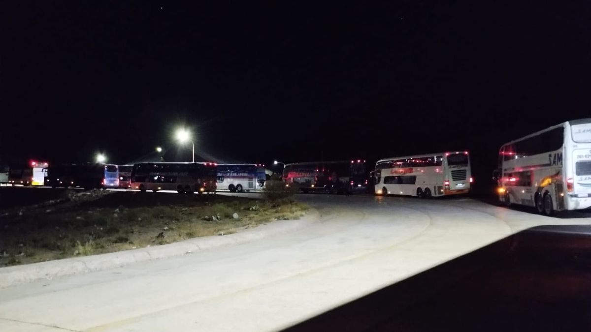 A pesar del cambio de horario, muchos argentinos seguirán viajando a Chile para comprar por la conveniencia de precios. A pesar del cambio de horario, muchos argentinos seguirán viajando a Chile para comprar por la conveniencia de precios.