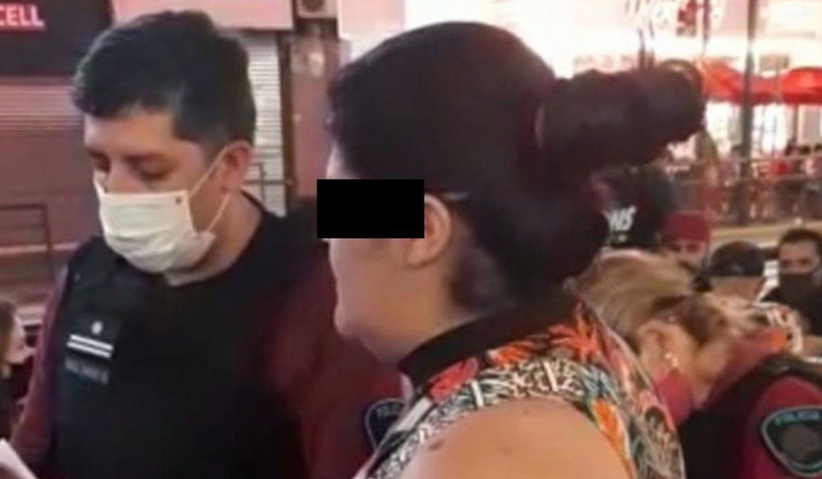 La mujer fue detenida luego de recibir dinero y joyas de un hombre a quien amenazaban con atacar a su hermano preso en la cárcel de Marcos Paz.