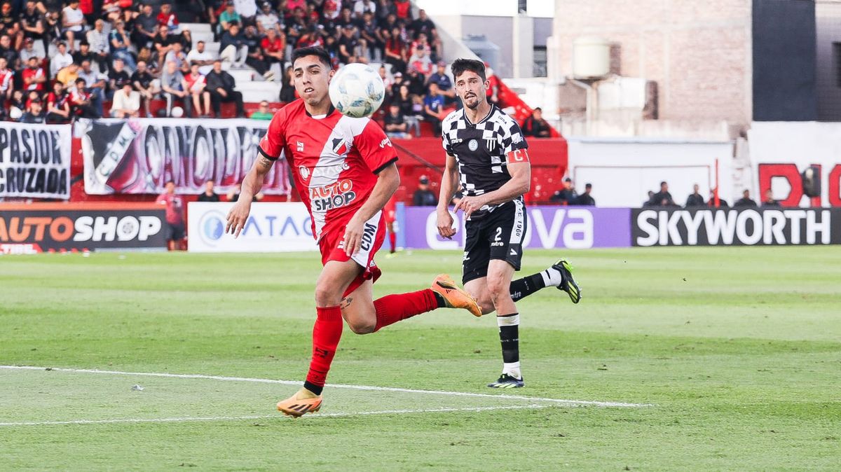 Misael Sosa y Diego Mondino en el duelo de mendocinos. 