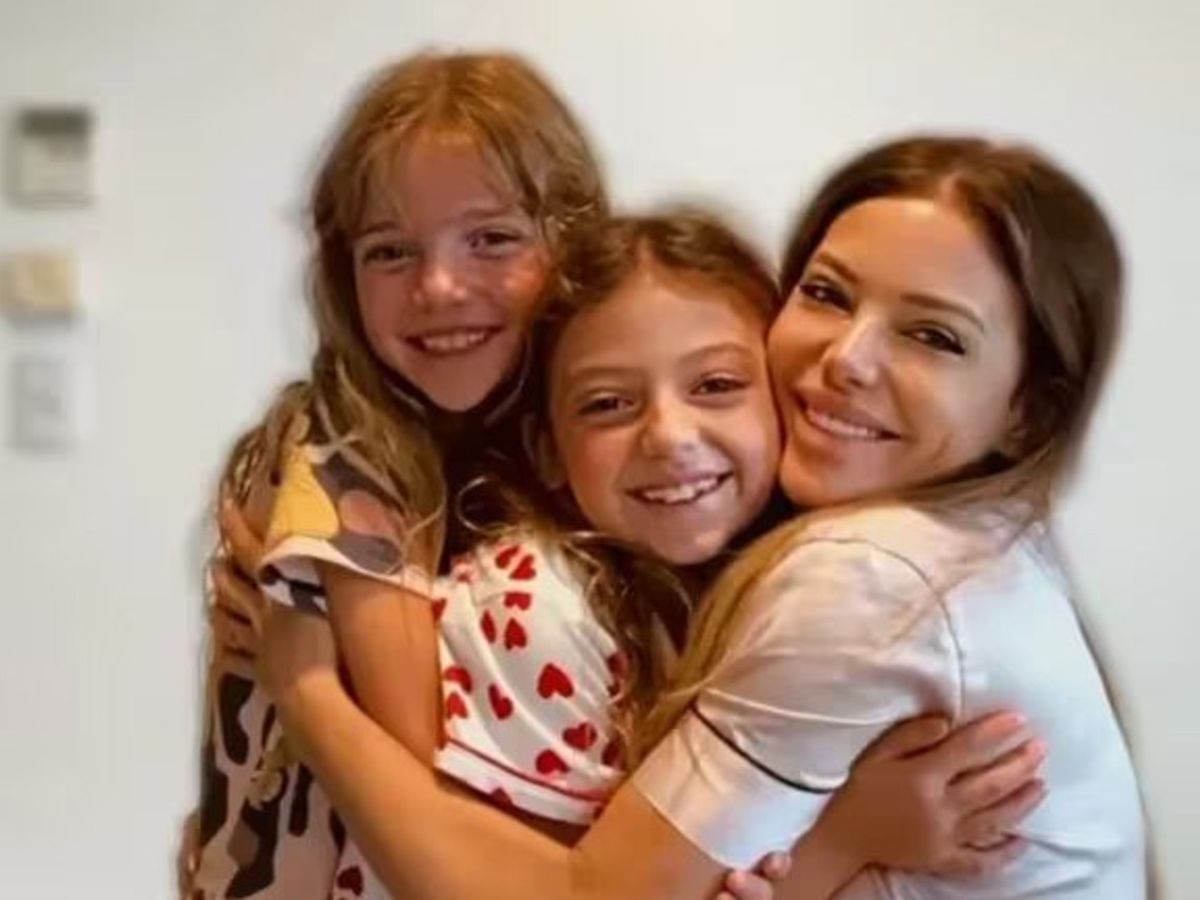 Los vecinos del Chateu del Libertador furiosos con Wanda Nara y Evangelina Anderson. Los vecinos del Chateu del Libertador furiosos con Wanda Nara y Evangelina Anderson.