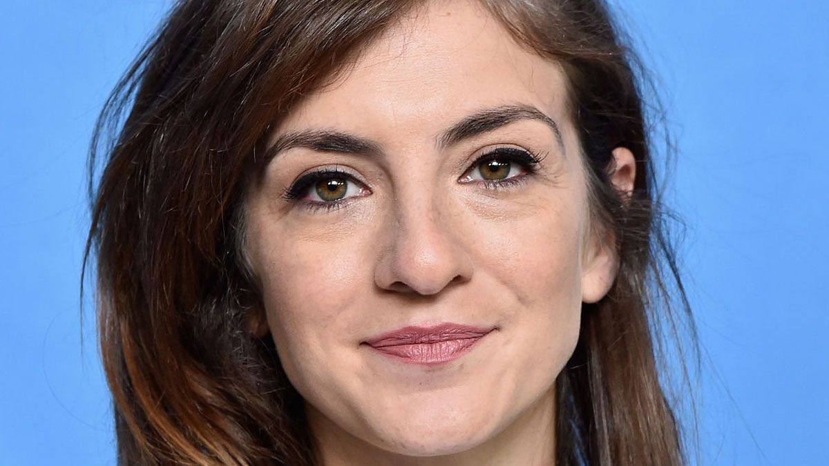 La actriz Julieta Zylberberg interpreta a la preceptora María Teresa Cornejo en la película de Netflix.