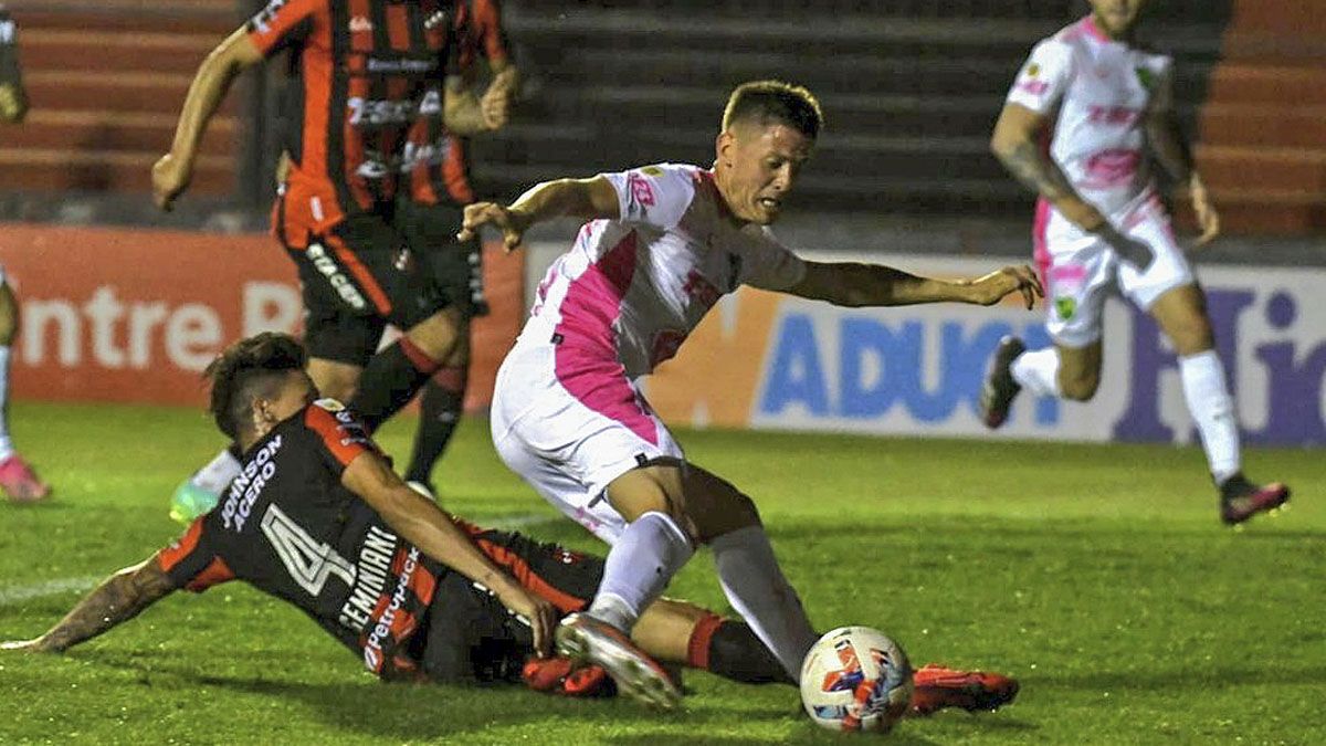 ¡Vibrante empate! El partido Patronato-Defensa tuvo de todo
