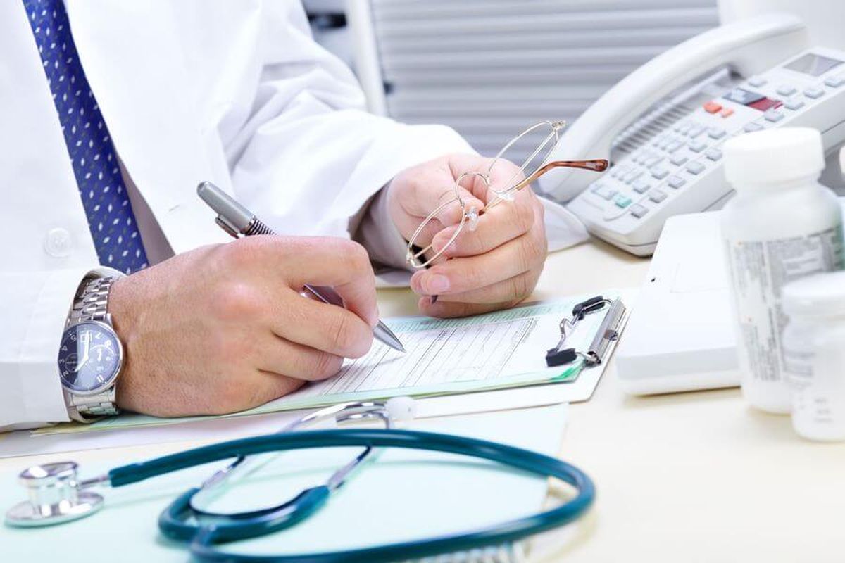 Para Horacio Cuervo Zenié habrá una lluvia de amparos. Hay pacientes que solicitan recetas a médicos de cabecera que no están en las cartillas de las obras sociales. Para Horacio Cuervo Zenié habrá una lluvia de amparos. Hay pacientes que solicitan recetas a médicos de cabecera que no están en las cartillas de las obras sociales.