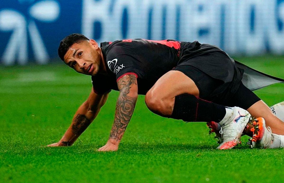 Se conoció la peor noticia sobre Equi Fernández en Bayer Leverkusen