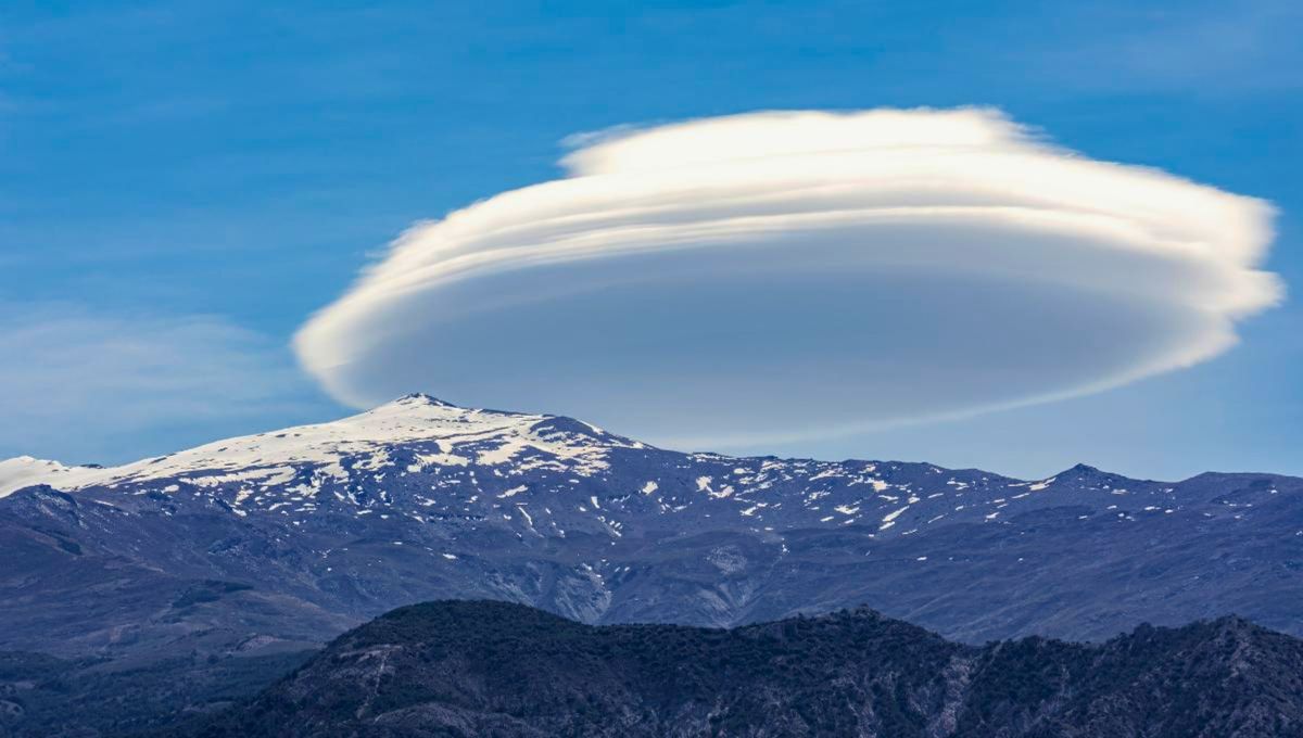 Este tipo de nubes son menos comunes y se pueden apreciar en determinadas circunstancias. Este tipo de nubes son menos comunes y se pueden apreciar en determinadas circunstancias. 