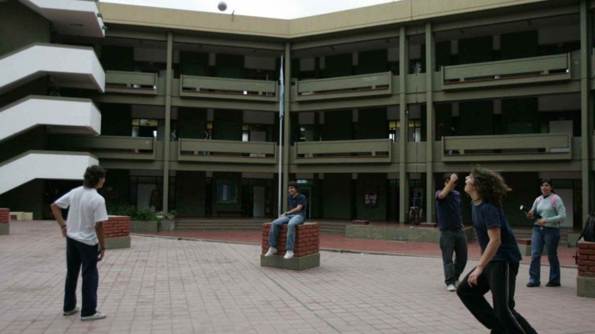 La UNCuyo salió a explicar cómo funciona el sistema que ubica a los chicos con igual promedio en los colegios de gestión universitaria y cómo se determina quiénes quedan afuera por falta de vacantes.