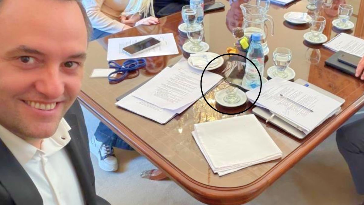 La foto que comunicó gobierno salió con un error de edición. La foto que comunicó gobierno salió con un error de edición.