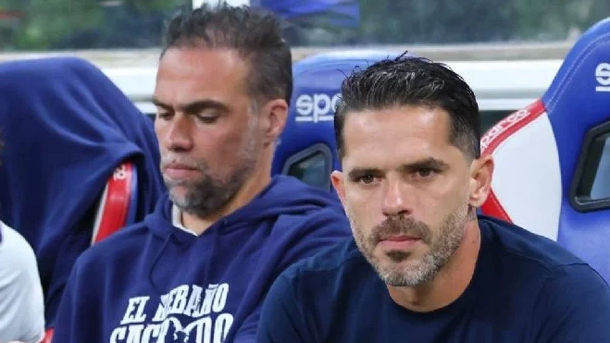 Insúa y Gago dejaron de trabajar juntos en Chivas. Insúa y Gago dejaron de trabajar juntos en Chivas.