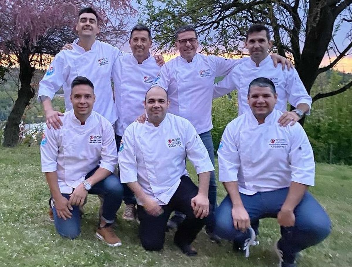 Los maestros pizzeros que integraron la selección argentina que logró el sexto lugar en el Mundial de Italia, en la categoría Pizza Napolitana
