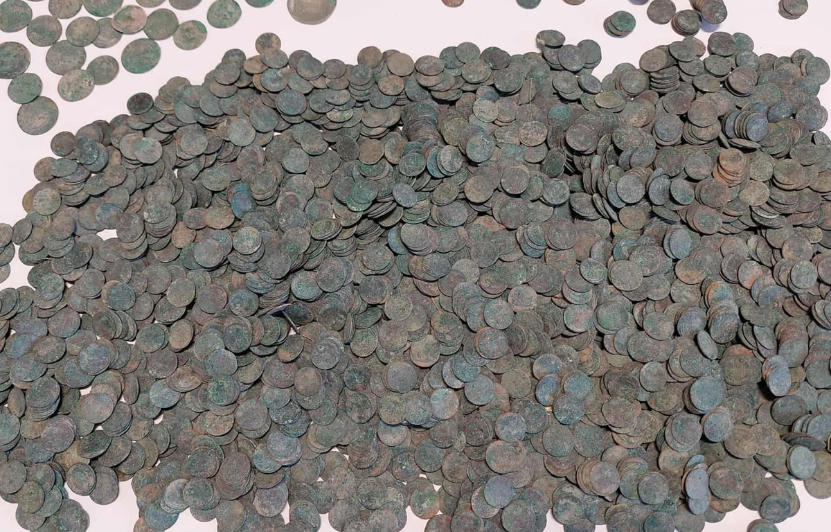 5.000 monedas se localizaron en este descubrimiento. 5.000 monedas se localizaron en este descubrimiento.