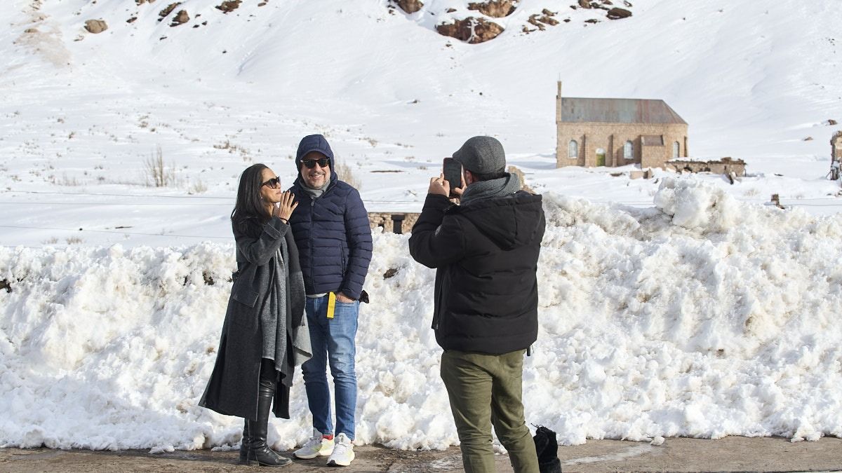 El buen clima beneficia a los turistas que esta semana pasan sus vacaciones en la nieve de Mendoza.