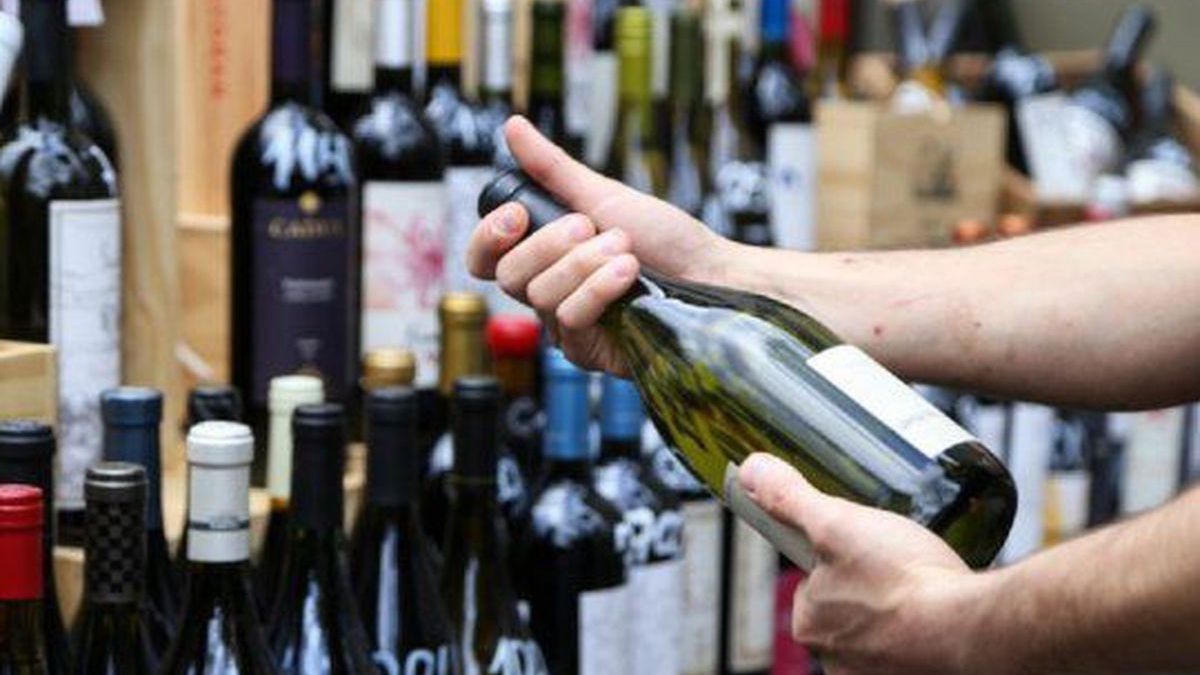 Los vinos se encarecen por las políticas monetarias y la crisis en la industria del vidrio.